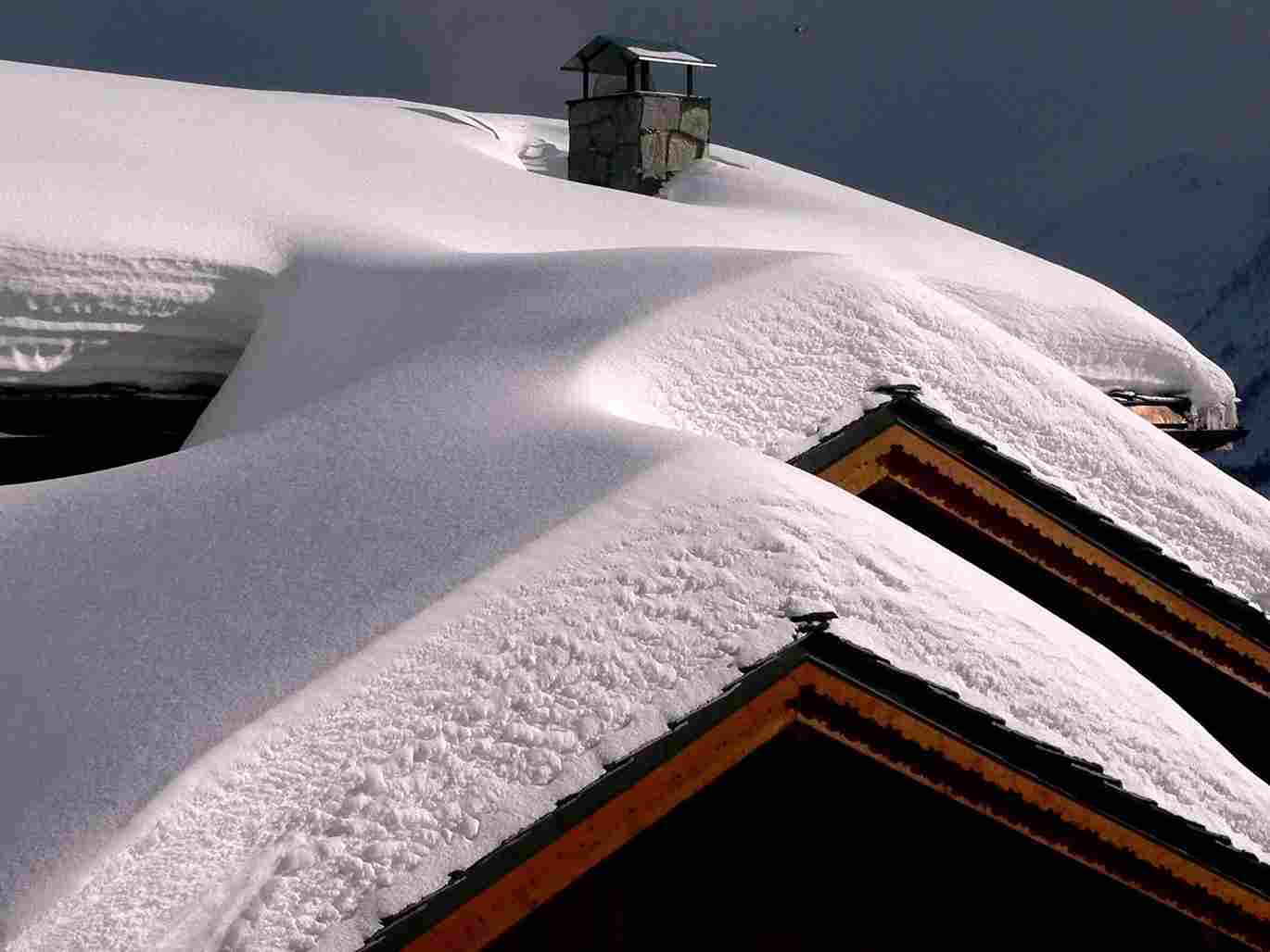 heavy snow roof 1